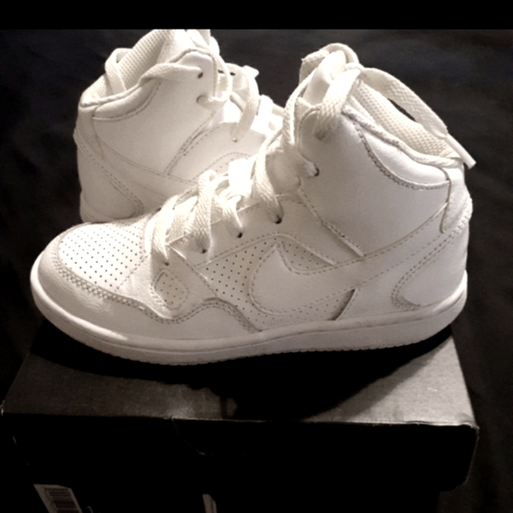 Boys shoes
